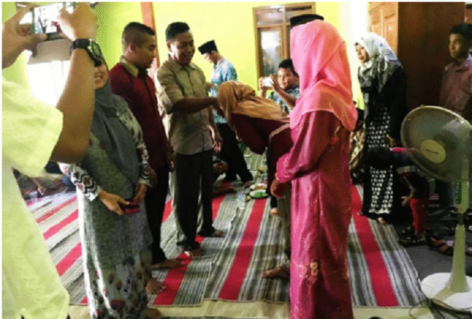 
					Tradisi Ganjuran, pihak wanita melamar pria masih ada di Lamongan. Foto: unair.ac.id