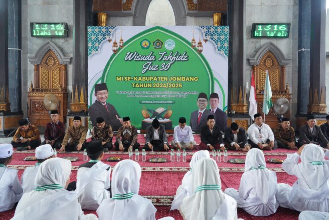 
					Menteri Agama, Nasaruddin Umar berpesan kepada para santri/ wisudawan penghafal 30 juz untuk selalu menjaga kejujuran serta menghormati kedua orangtua dan guru. (Foto: Dok. Kemenag)