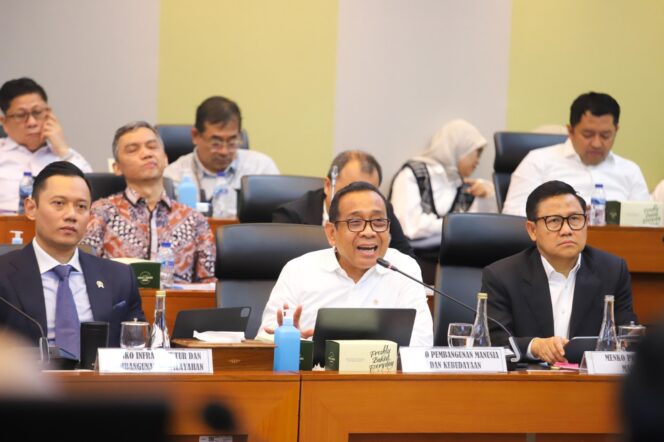 
					Menko PMK, Pratikno mengingatkan pentinya pembangunan SDM berbasis data. (Foto: SWARAJOMBANG.com/ Anwar Hudijono)