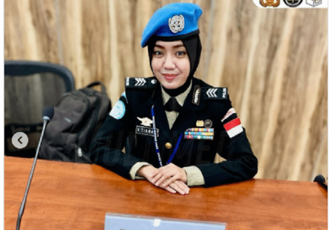 
					Brigpol Tiara Nissa saat ini bertugas sebagai IPO MINUSCA, yaitu  Individual Police Officer untuk mengemban misi  Multi-Dimensional Integrated Stabilization Mission in the Central African Republic (MINUSCA). INstagram@devisihumaspolri