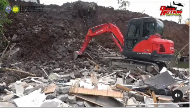 
					Tim SAR gabungan di Bali telah selesai melakukan evakuasai delapan korban tertimbun tanah longsor di Jl. Ken dedes, Ubung Kajang Denpasar Bali, Senin 20 Januari 2025. Instagram@Basaranas_Bali