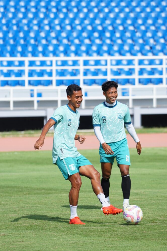 
					Foto: Gresik United.
Pemain Gresik United menjalani official training di Stadion Gelora Delta Sidoarjo, Sabtu (4/1).
