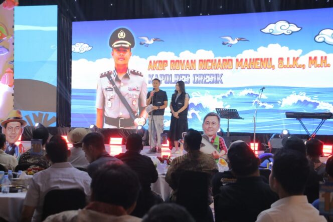 
					Foto: Istimewa
Anggota kelompok usaha peternakan Puyuh Andalas, Muhammad Ikhsan memberi pakan burung puyuh di Gampong Lampaya, Lhoknga, Aceh Besar.