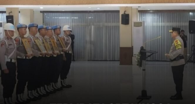 
					Terlibat LGBT, Kapolda Metro Pecat Seorang Anggotanya