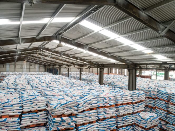 
					Foto: Istimewa
Stok pupuk bersubsidi Petrokimia Gresik sudah ada di gudang-gudang Lini III atau tingkat kabupaten/kota seluruh Indonesia.