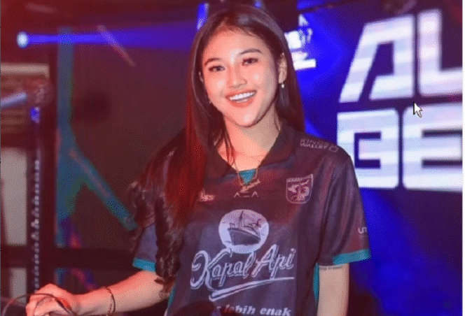 
					DJ Alamira Berto kelahiran Sidoarjo berusia 21 tahun, akhirnya gagal manggung di acara Urban Nihgt di lapangan Saronggi, Sumenep, pada malam Minggu, 19 Januari 2025. Instagram@djalmiraberto