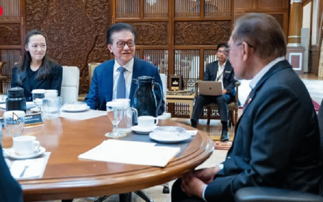 
					Perdana Mentri Malaysia, Anwar Ibrahim bertemu dengan bos Sinar Mas Group, Franky O. Widjaja, sebelum bertemu dengan Presiden Prabowo Subianto di Kualalumpur, Kamis 9 Januari 2025. instagram@anwaribrahim_my