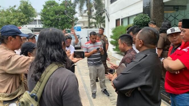 
					Terkait Kasus Suap Dana Hibah, LSM FAAM Minta Oknum Jaksa W dan R Ditindak Secara Etik dan Pidana