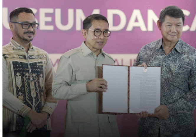 
					Menteri Kebudayaan Fadlizon melantik Hasjim Djojohadikusumo menjadi Ketua Dewan Penyantun Museum dan Cagar Budaya. Instagram@unxplnd