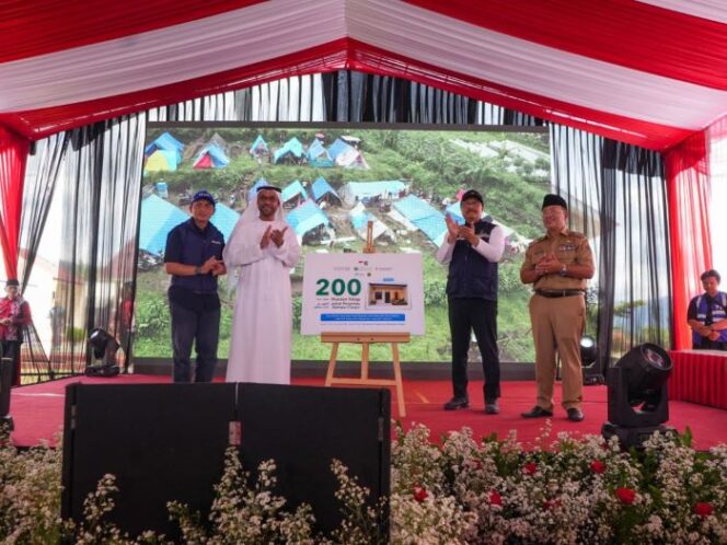 
					Menteri Sosial Saifullah Yusuf (Gus Ipul) meresmikan program 200 unit hunian tetap untuk korban gempa bumi Cianjur, Rabu (15/1/2025) (Foto: SWARAJOMBANG.COM/ Istimewa)