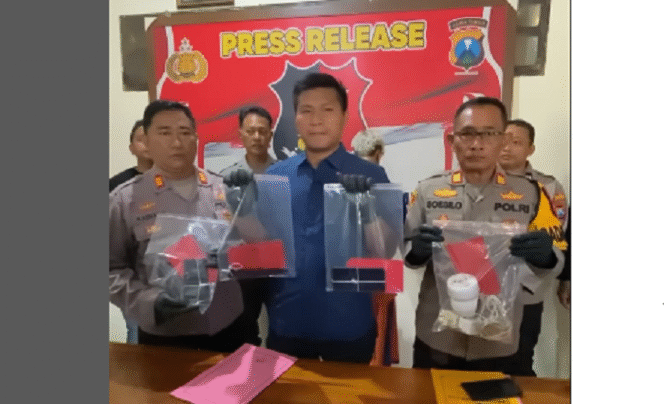 
					Polres Jombang menggelar konferensi pers terkait insiden pembunuhan yang terjadi di Babrbershop Masterpiece di Jl. Dr Wahidin, Jombang, kamis malama 9 Januari 2025. Tangkap layar video instagram@wargajombang