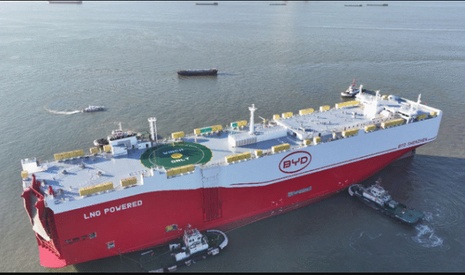 
					Inilah wujud kalal roll on-roll off milik China sudah selesai dibangun, memliki kapasitas angkut 9.200 unit kendaraan. Foto: cnevpost.com