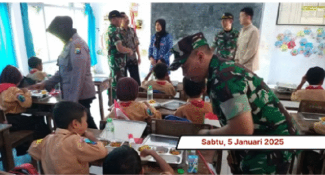 
					Kodim Bangkalan bersama Ponpes Al-Anwar melakukan uji coba makan bergizi gratis di SDN 1 Petrereman, Bangkalan, Madura, 4 Januari 2025. instagram@wecarebangkalanmadura