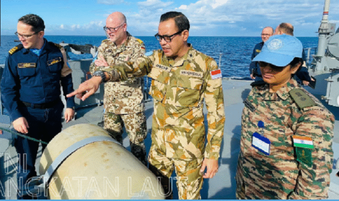 
					Letkol Laut (P) Oscar Jonaes Novie memimpin pelaksanaan inspeksi Contingent Owned Equipment (COE) pada unit Maritime Task Force (MTF) UNIFIL di Kapal Perang Turki, TCG Bafra (Corvette F-505) dengan melibatkan personel dari Force Medical Section, Senin, 27 Januari 2025. Instagram@tni_angkatan_laut