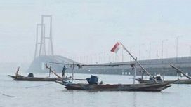 Warga mengajukan ada pemeriksaan STNK di Jembatan Surabaya, untuk mencegah kasus tindak kriminal. Instagram@explore_suramadu