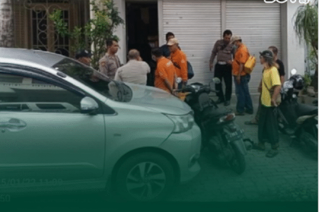 
					Dua pria menyaru sebagai petugas PDAM menggondol sekotak perhiasan milik keluarga lansia di Peneleh, Genteng,  Surabaya, Rabu 22 Januari 2025. Instagram@aslisuroboyo