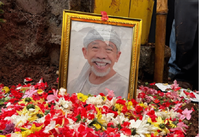 
					Janazah Abah Nurul Qomar dimakamkan di TPU Carang Pulang, kabupaten Tangerang, provinsi Banten. Instagram@abah.qomar