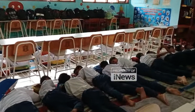 
					Kepala sekolah SMPN 29 Surabaya melakukan uji coba program tidur siang di sekolah tiap hari Rabu. Aksi ini diunggah di akun instagram sekolah, menjadi viral. Tangkap layar video@iNews