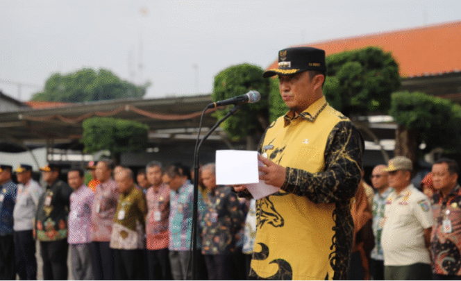 
					Pj Bupati Jombang, Teguh Narutomo memimpin langsung  apel kerja 2025 yang dilaksanakan di lapangan upacara Pemkab Jombang, Rabu, 2 Januari 2025. Foto: jombangkab.go.id