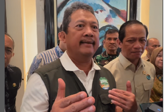 
					Menteri KKP Mengaku tak Tahu ada Pembongkaran Pagar Laut di Tangerang