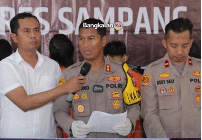 
					Kapolres Sampang, AKBP Hartono, Senin, 24 Februari 2025,  melakukan konferensi pers penangkapan dua pemuda kakak beradik kelurahan Ujung, Semampir, Surabaya, mencuri motor di wilayah Sampang, 18 Februari 2025. Instagram@bangkalan.ku