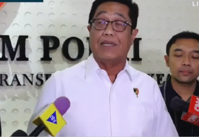 
					Brigjen Djuhandani Rahardjo Puro, Direktur Tindak Pidana Umum Bareskrim Polri saat memberikan penjelasan hasil gelar perkara atas kasus Pagar Laut 30,16 Km di pantai Tangerang, 18 Februari 205. Tangkap Layar Video Youtube@KompasTV