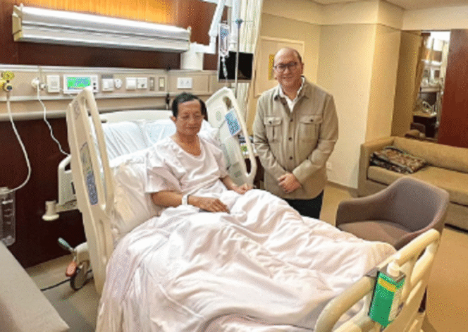 
					Menteri Investasi Roslan Roeslani menjeguk Kemenag Prof Nasaruddin Umar setelah menjalani operasi di rumah sakit, Minggu, 16 Februari 2025. Instagram@roslanroeslani