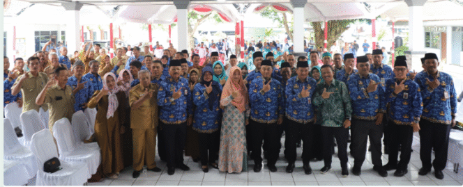 
					Pj Bupati Jombang, Teguh Narutomo bergambar bersama usai melaksanakan musrebang untuk membuat RKPD 2026 di kecamatan Ploso, Selasa 17 Februari 2025. Foto: jombangkab.go.id