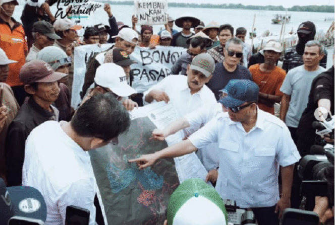 
					Menteri ATR/BPN Nusron Wahid saat melakukan sidak di area Tangerang, terkait dengan pagar laut 30,16 km dimana di atas laut itu terbit SHGB dan SHM. Instagram@nusronwahid