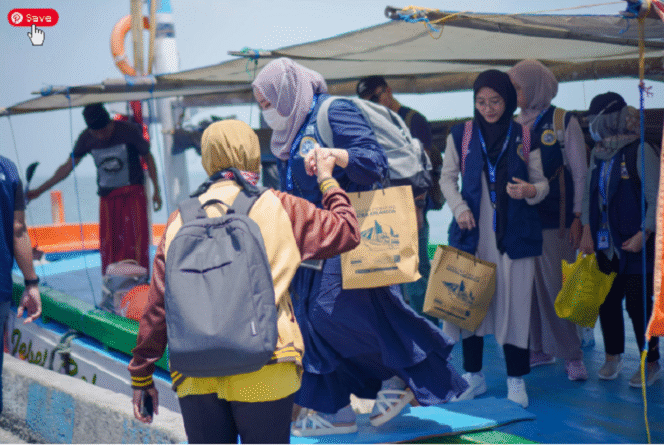 
					Sebanyak 12 dokter alumnus berbagai universitas bergabung dalam relawan misi kesehatan pulau terpencil menuju ke pulau Mandangin, wilayah Sampang, Madura, yang diselenggarakan oleh  Rumah Sakit Terapung Ksatria Airlangga (RSTKA) berangkat Senin 17 Februari 2025. Foto: RSTA