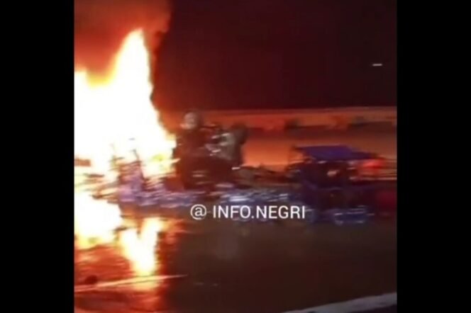 
					Tabrakan Beruntun di Pintu Tol Ciawi hingga Kebakaran, 8 Orang Tewas