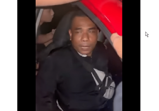 
					Dua oknum polisi diduga peras sepasang remaja sedangf pacara Rp 2,5 juta, di jalan Tlaga Mas, Kecamatan Semarang Utara, Jumat 31 Januaeri 2025. Tangkap Layar Video Instagram@batanghelp