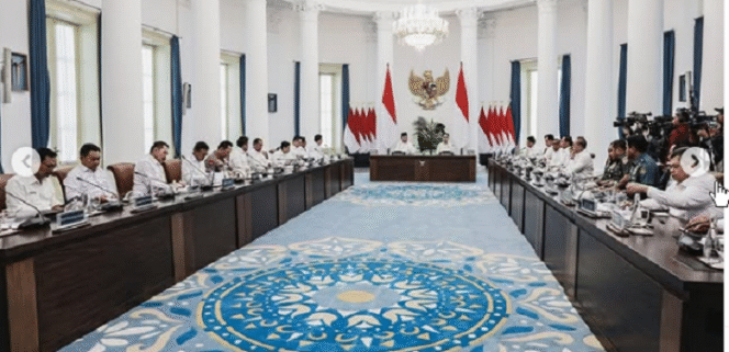 
					Presiden Prabowo Subianto didamping Wapres Gibran Rakabuming Raka, pimpin pertemuan dengan para jenderal saat membentu Dewan Pertahanan Nasional (DPN) di istana negara, Bogor, 7 Februari 20225. instagram@presidenrepublikindonesia dan prabowo







