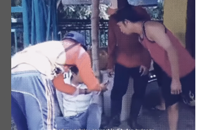 
					Seorang anggota Jatanras Polres Mojokerto menemukan terduga pelaku penculikan bocah SD. Saat terduga sedang berada di wilayah  Desa Curahmojo, Kecamatan Pungging, Mojokerto, Minggu pagi 16 Februari 2026. Instagram@updatemojokerto