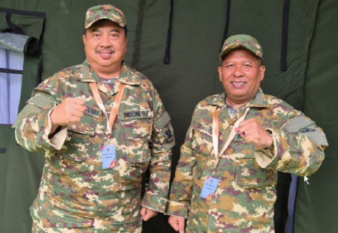 
					Salam komando Bupati Jombang Warsubi dan wakil bupati Salmanudin Yasid, saat bergabung di acara retreat nasional kepala daerah seluruh Indonesia di Akmil Magelang, Jawa Tengah. Foto: jombangkab.go.id