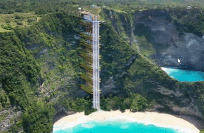 
					Pantai Nusa Penida di Bali, segera memliki fasilitas lift kaca setinggi 182 meter, dengan nilai investasi Rp 200 miliar. Foto: Nusabali.com