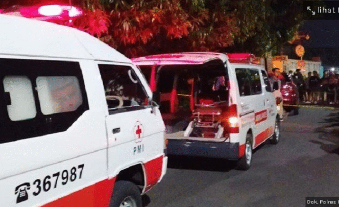 
					Petugas kepolisian Polres Bantul melakukan olah tempat kejadian perkara (TK), dimana warga menemukan Juremi, 64, ditemukan dalam kondisi meninggal dunia dengan luka-luka di sekujur tubunya. Foto: Dok/Polres Bantul 