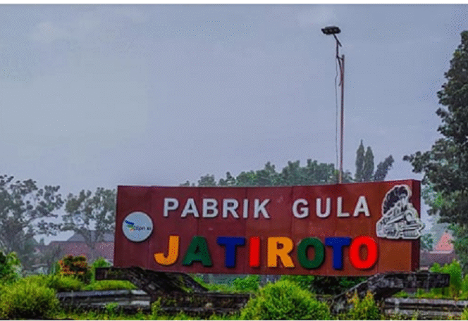 
					Pabri Gula PTPN XI Jatiroto Luamjang. Foro: Facebook