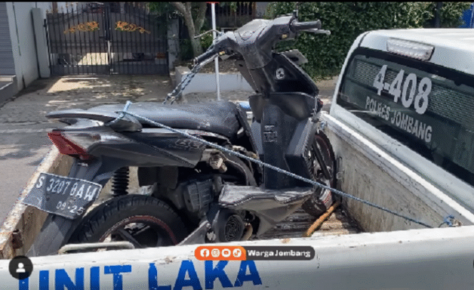 
					Selain mengamankan korban tewas, pelajar  SMK Ngoro Jombang, M Aldy Al Lathif (16) meninggal dunia saat patrol sahur di Jalan Raya Desa Sidowarek, Ngoro, Jombang. Polisi juga mengamankan motor korban. Instagram@wargajombang