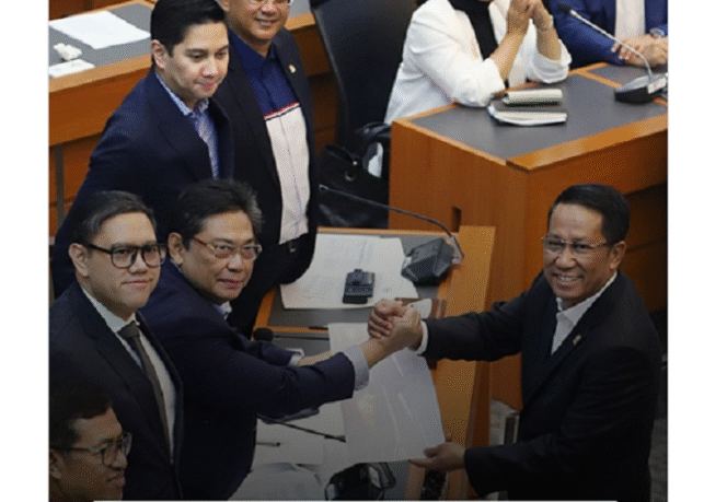 
					Pembahasan lancar, DPR RI dan Pemerintah sepakat akan menaikkan revisi UU TNI ke tingkat II Paripurna untuk disahkan menjadi undang-undang. Instagram@soalunsrat