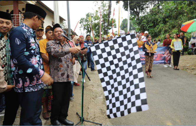 
					Wakil bupati Jombang, Salmanudin Yazid mewakili bupati Warsubi menghadiri acara Tawur Agung dan pawai Ogoh-ogoh di Dusun Ganten, Desa Wonomerto, Kecamatan Wonosalam, Jombang,  dalam rangka menyambut Hari Raya Nyepi Tahun Baru Saka 1947. Acara yang berlangsung meriah pada Jumat, Jumat 28 Maret 2025. 
Foto: jombangkab.go.id 