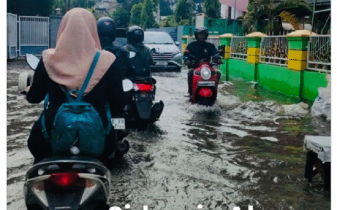 
					Jalan rusak dan banjir menjadi masalah utama kabupaten Sidoarjo, Jawa Timur,  saat ini. Balai Besar Jalan Nasional bei bantuan Rp 3 triliun untuk kota udang. Instagram@dolordarjo