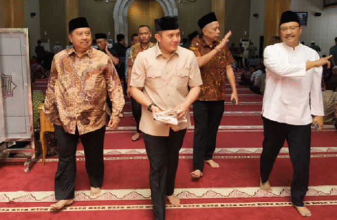 
					Bupati Jombang Warsubi menemui Menteri Sosial Saifullah Yusuf dan Menteri Sekretaris Kabinet Teddy Indra Wijaya bicara soal realisasi pembangunan Sekolah Rakyat, di Jakarta, 21 Maret 2025. Foto: Jombangkab.go.id