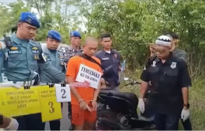 
					Denpomal Banjarmasin melaksanakan rekonstruksi kasus pembunuhan Juwita, 25, jurnalis online Newsway.co.id, di Banjarbaru, Kalaimantan Selatan, Sabtu 5 April 2025. 
Tangkap layar video Youtube@IDNTimes