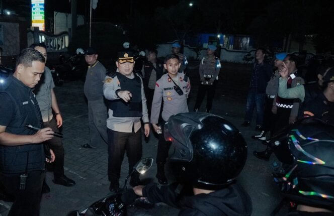 
					Cegah Gangguan Kamtibmas, Polisi Kawal Rombongan Pesilat