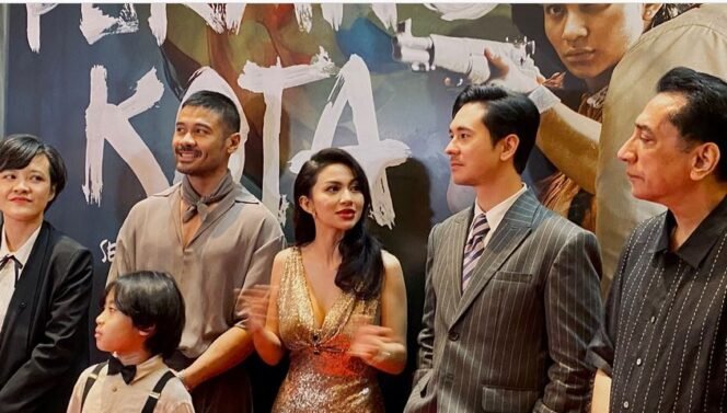 
					Ariel Tatum beserta pemeran film Perang Kota