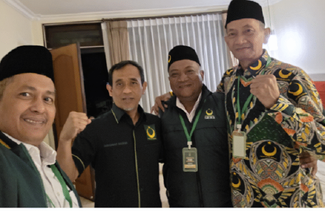 
					(Dari Kanan ke Kiri)) Ali Huda, Muhammad Masduki .Karnoto Wahyu, Burhan Saidi Chaniago. Dalam muswil VI PBB Jatim, Ali Huda terpilih sebagai ketua PBB jatim 2025-2030. 
Foto: SWARAJOMBANG.COM/ SRI YANTO