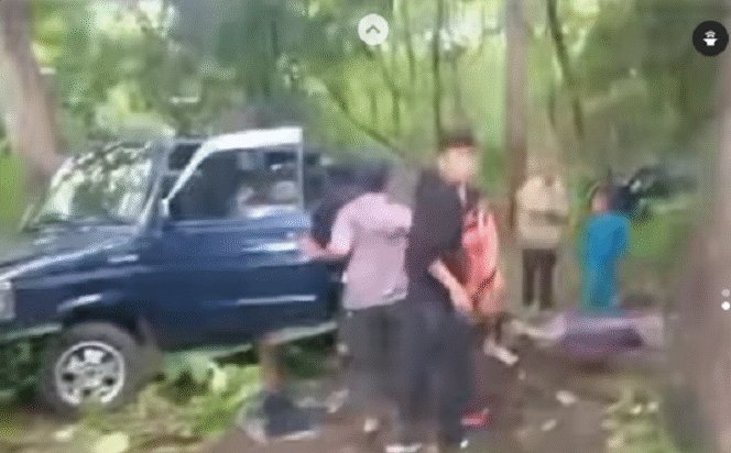 
					Tiga kendaraan terlibat kecelakaan di kawasan hutan Baluran, jalur Panturan, Sitobondo, Rabu 2 April 2025.
Tangkap layar video Instagram@ikl_nusantara