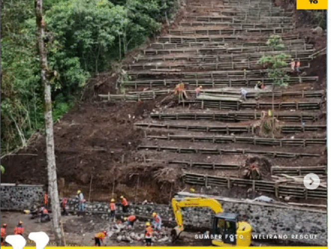 
					Petugas pebaikan rehabilitasi lokasi bekas longsor Pacet-Batu lewat Cangar sudah hampir selesai, menurut rencana pemkab Mojokerto akan membuka secara terbatas pemanfaatan jalan tersebut. Instagram@kreativlog