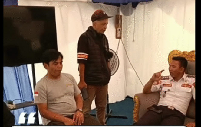 
					Dishub Bogor kumpulkan sopir angkot yang mendapat kompensasi bicara soal pengembalian pemotongan Rp 200 ribu. Dishub minta setelah uang dikembalikan,semua masalah clear. Sementara itu Gubernur Jabar Dedi Mulyadi berencana membawa kasus itu ke ranah hukum. Instagram@informania_